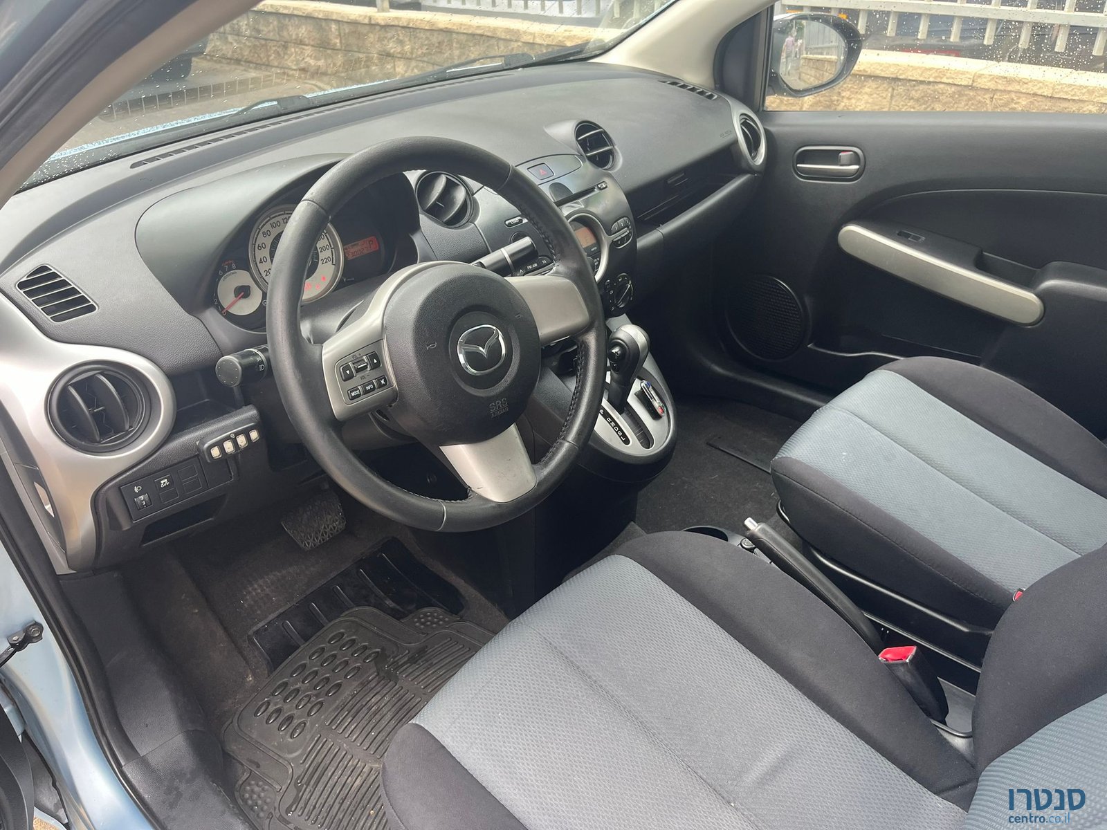 2011' Mazda 2 photo #3