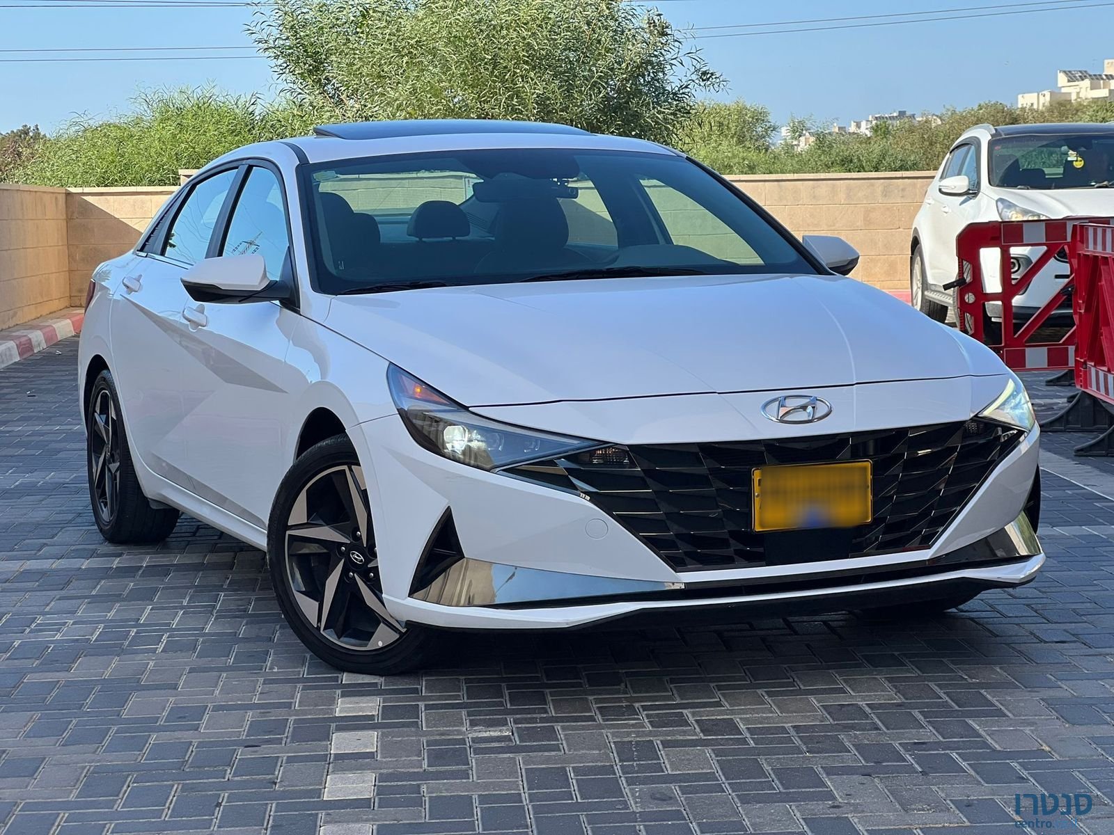 2022' Hyundai Elantra photo #1