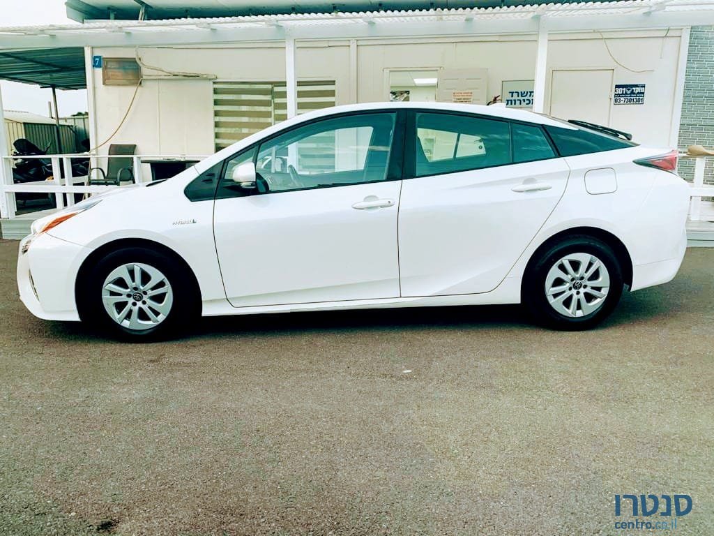 2016' Toyota Prius photo #4