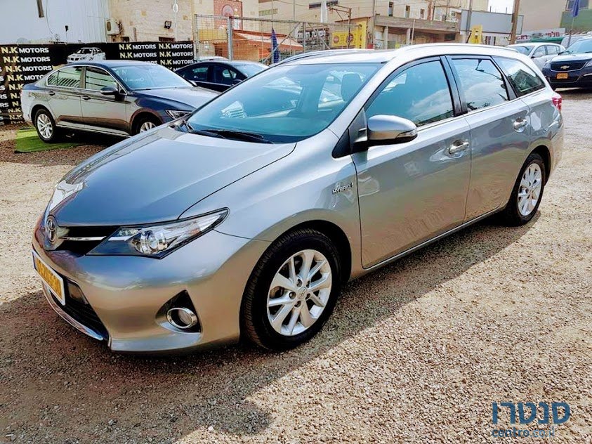 2014' Toyota Auris photo #1
