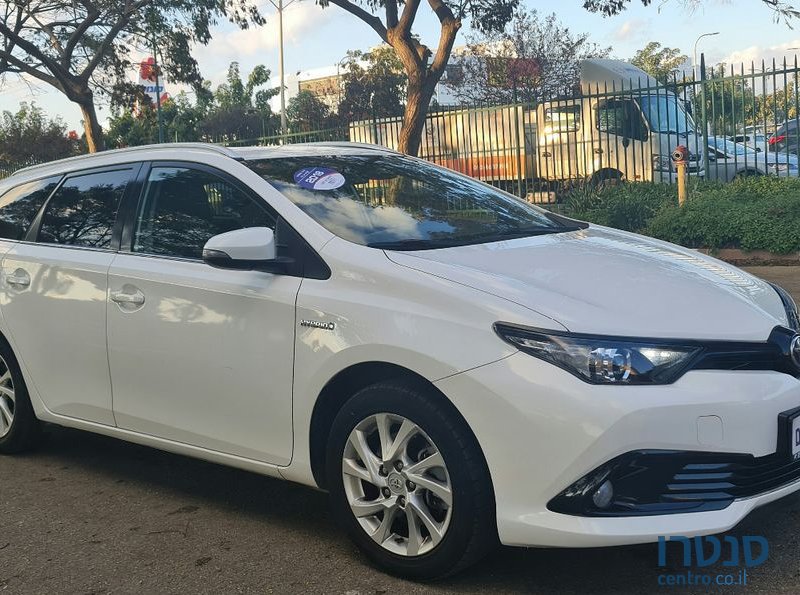 2018' Toyota Auris טויוטה אוריס photo #2