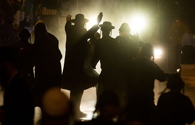 Haredi protests in Jerusalem continue against light rail construction