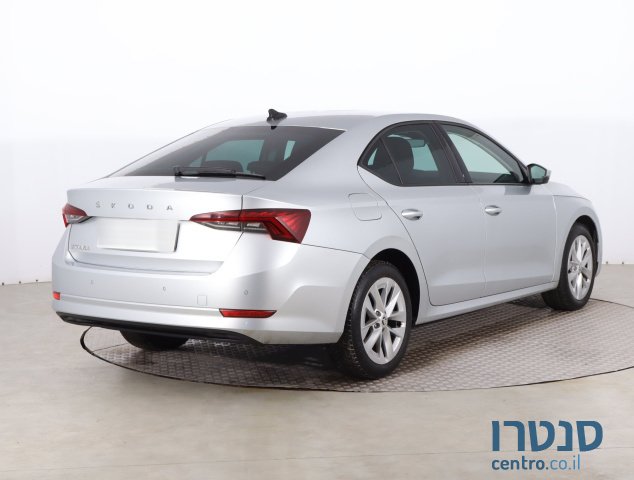 2021' Skoda Octavia photo #2