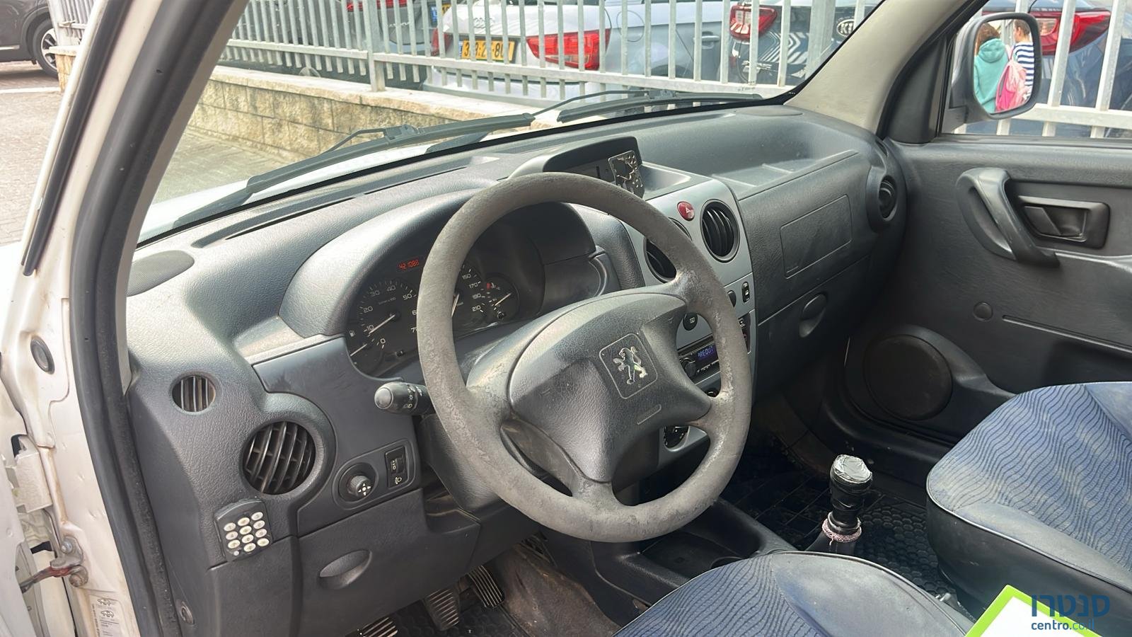 2012' Peugeot Partner photo #3