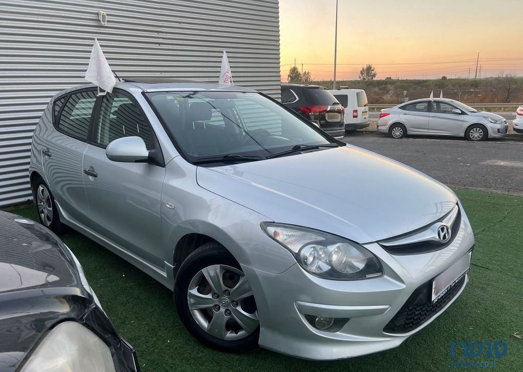 2011' Hyundai i30 יונדאי photo #1