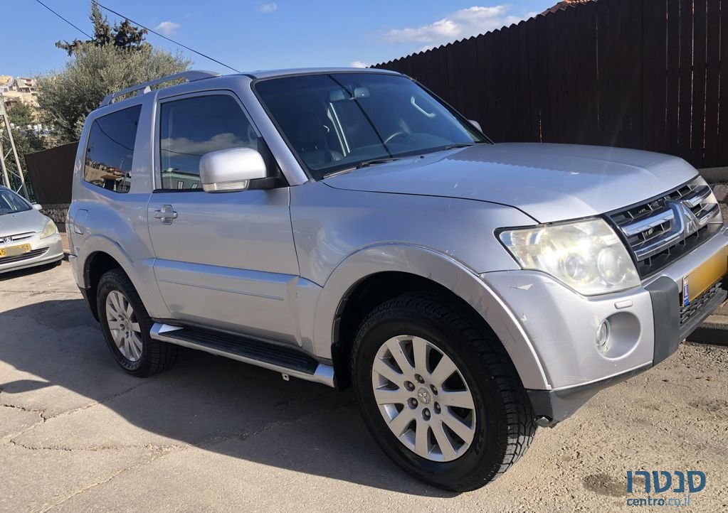 2009' Mitsubishi Pajero מיצובישי פג'רו photo #4