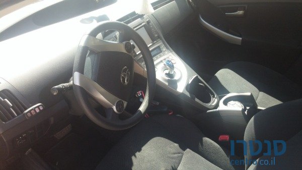 2012' Toyota Prius photo #2