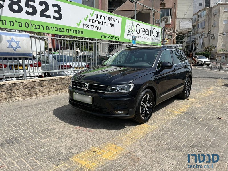 2020' Volkswagen Tiguan photo #2