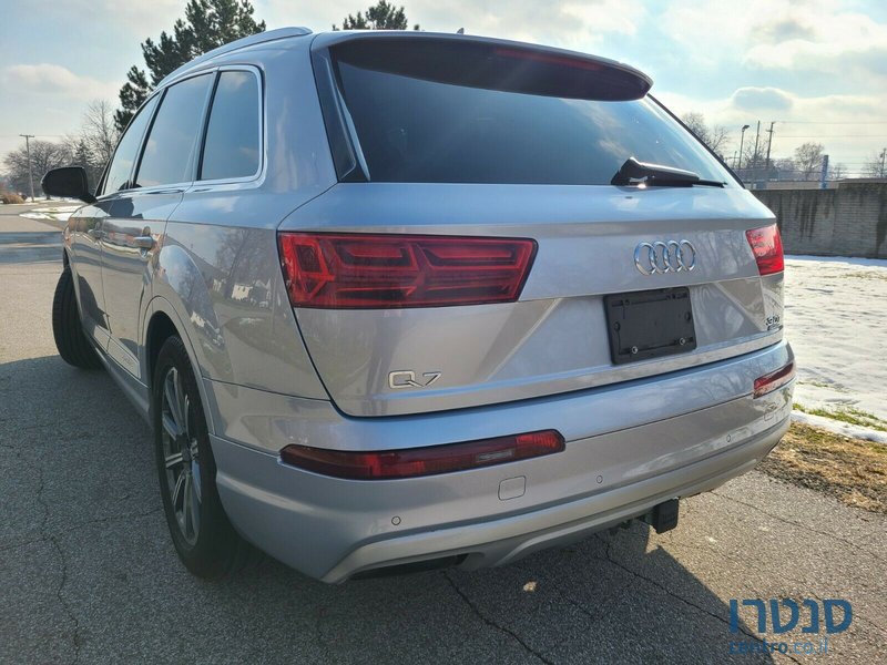 2019' Audi Q7 photo #5