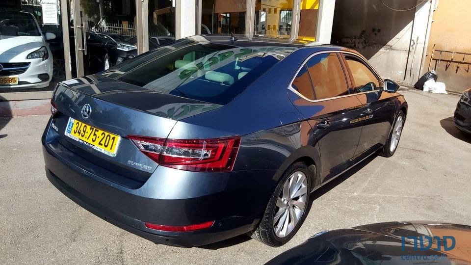 2016' Skoda Superb photo #2