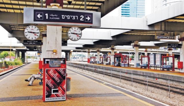 Один человек остановил все поезда в Тель-Авиве
