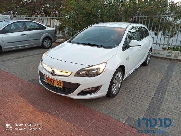 2013' Opel Astra photo #1