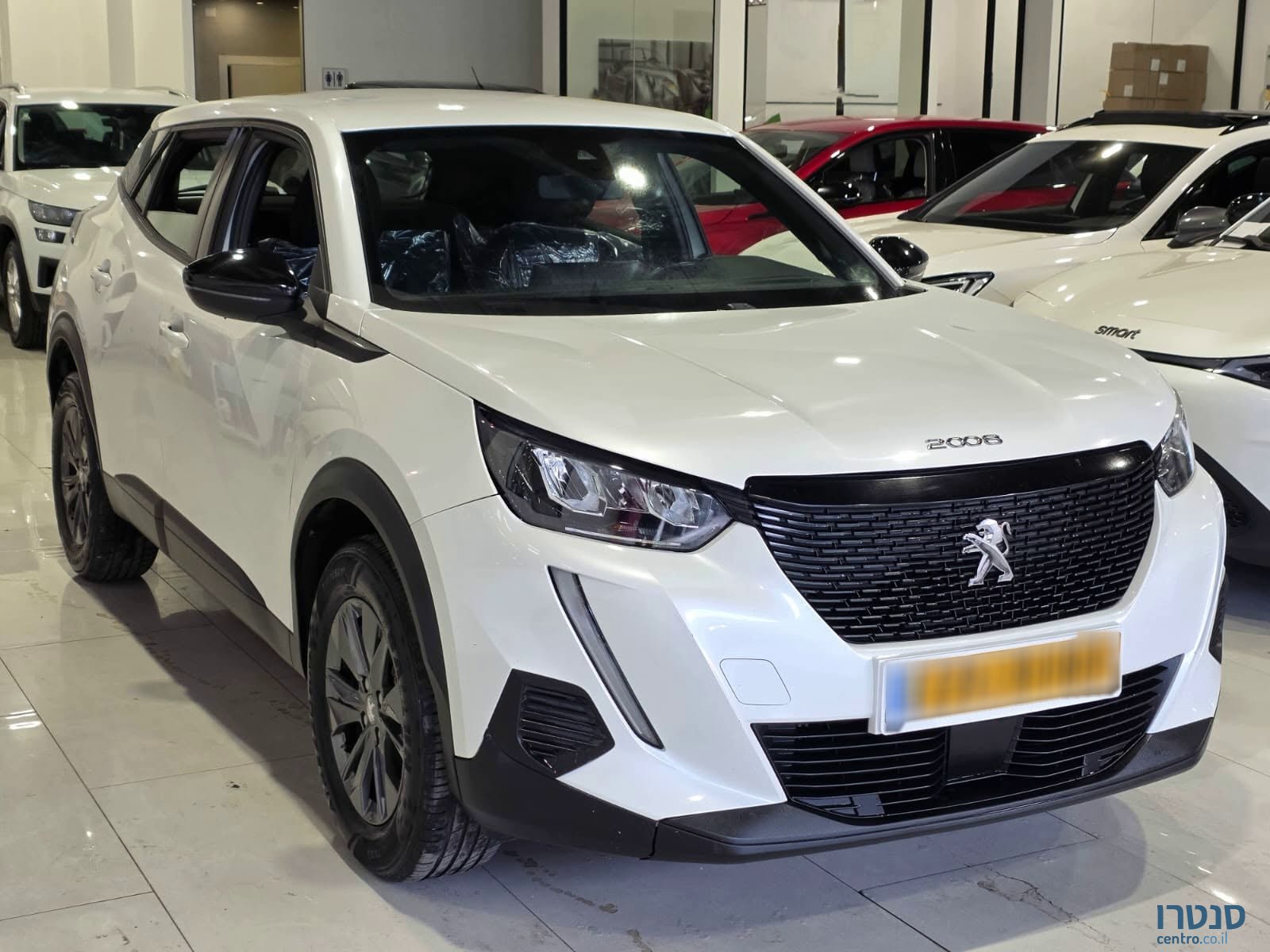 2023' Peugeot 2008 photo #2