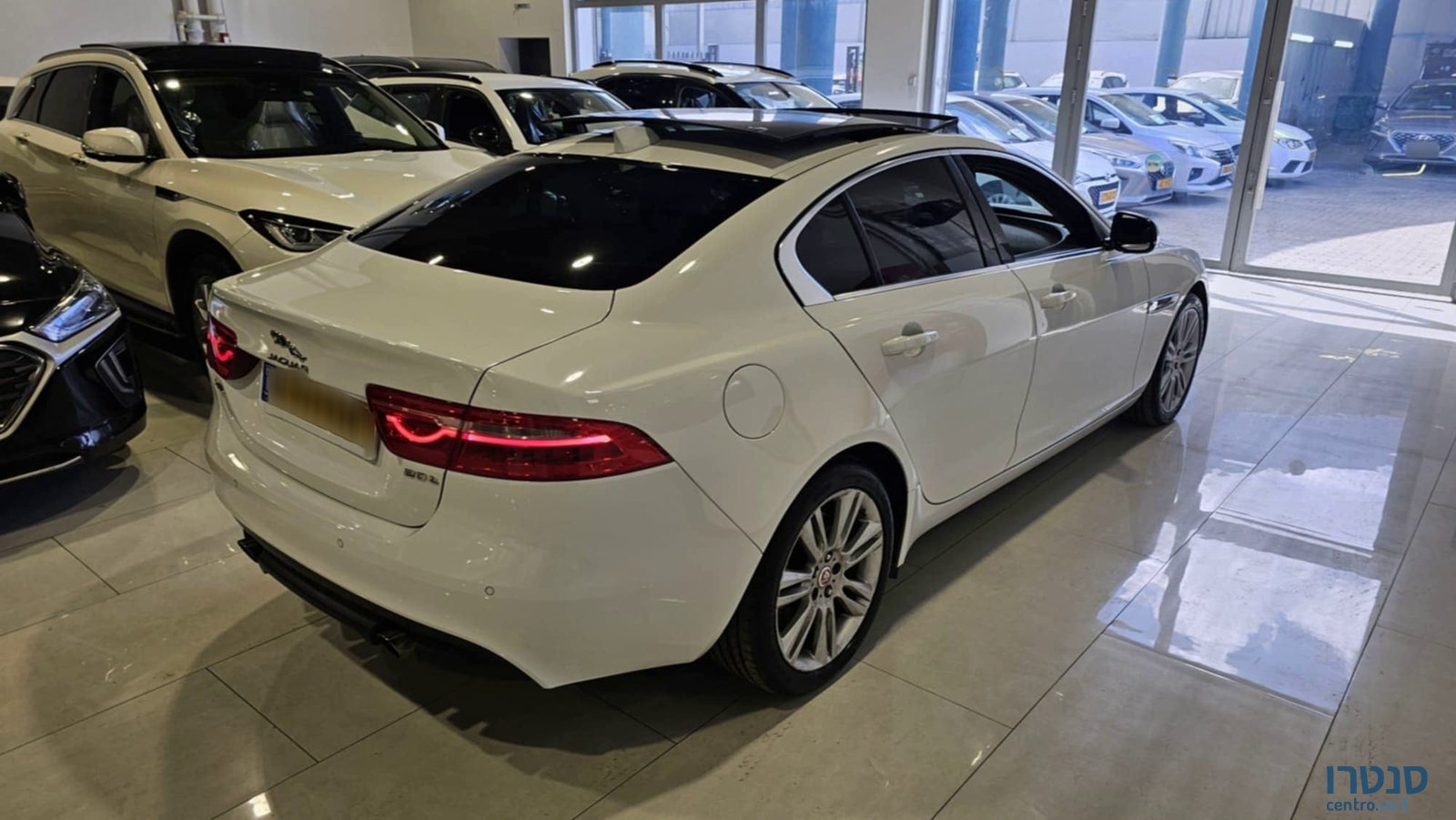 2018' Jaguar XE photo #3