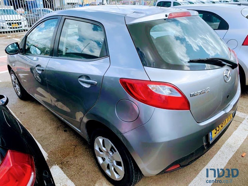 2010' Mazda 2 photo #4