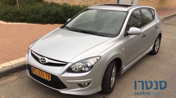 2011' Hyundai i30 photo #1