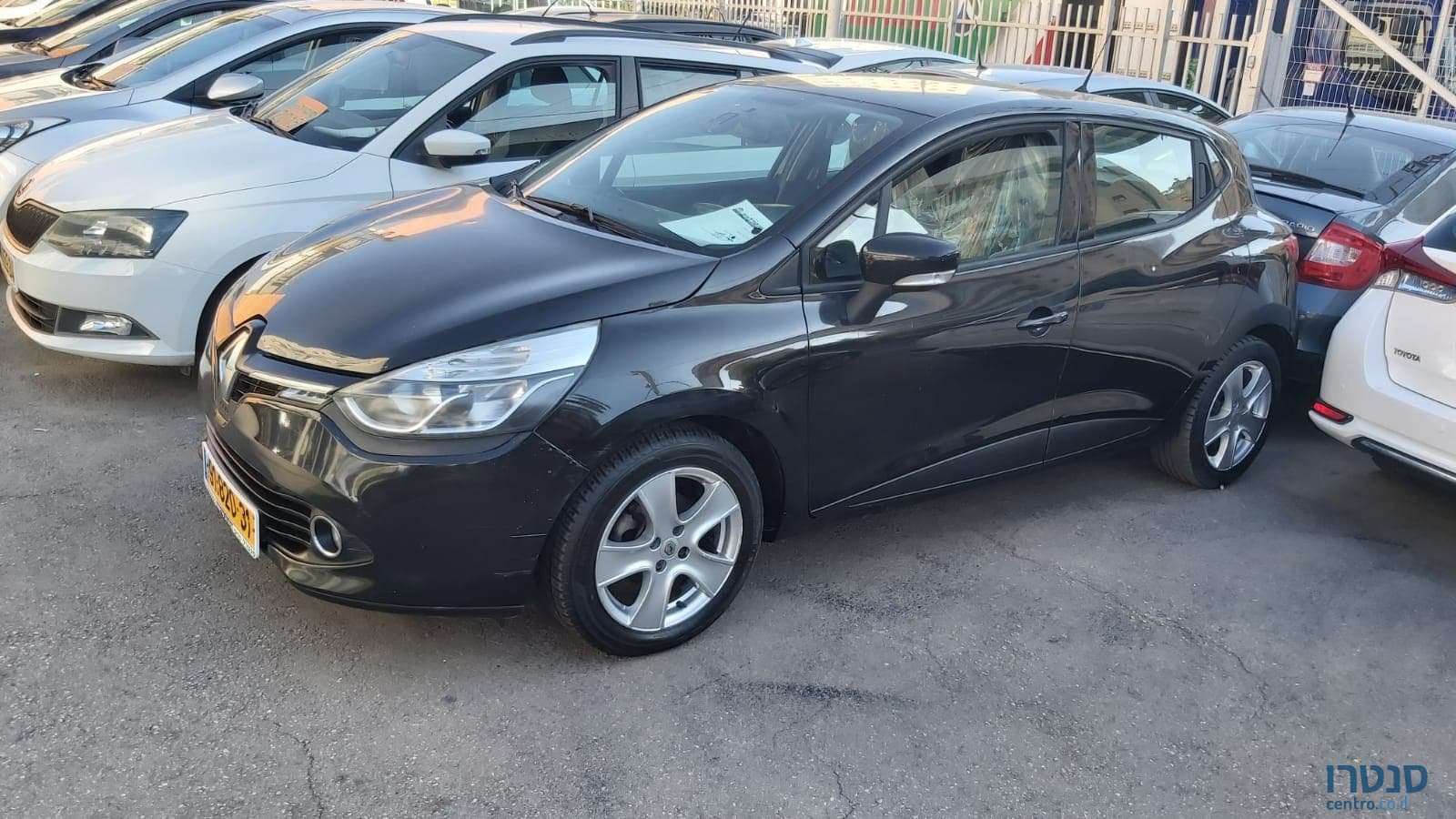 2014' Renault Clio photo #1