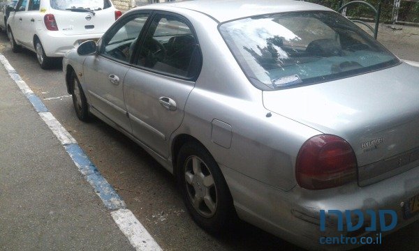 2000' Hyundai Sonata photo #3