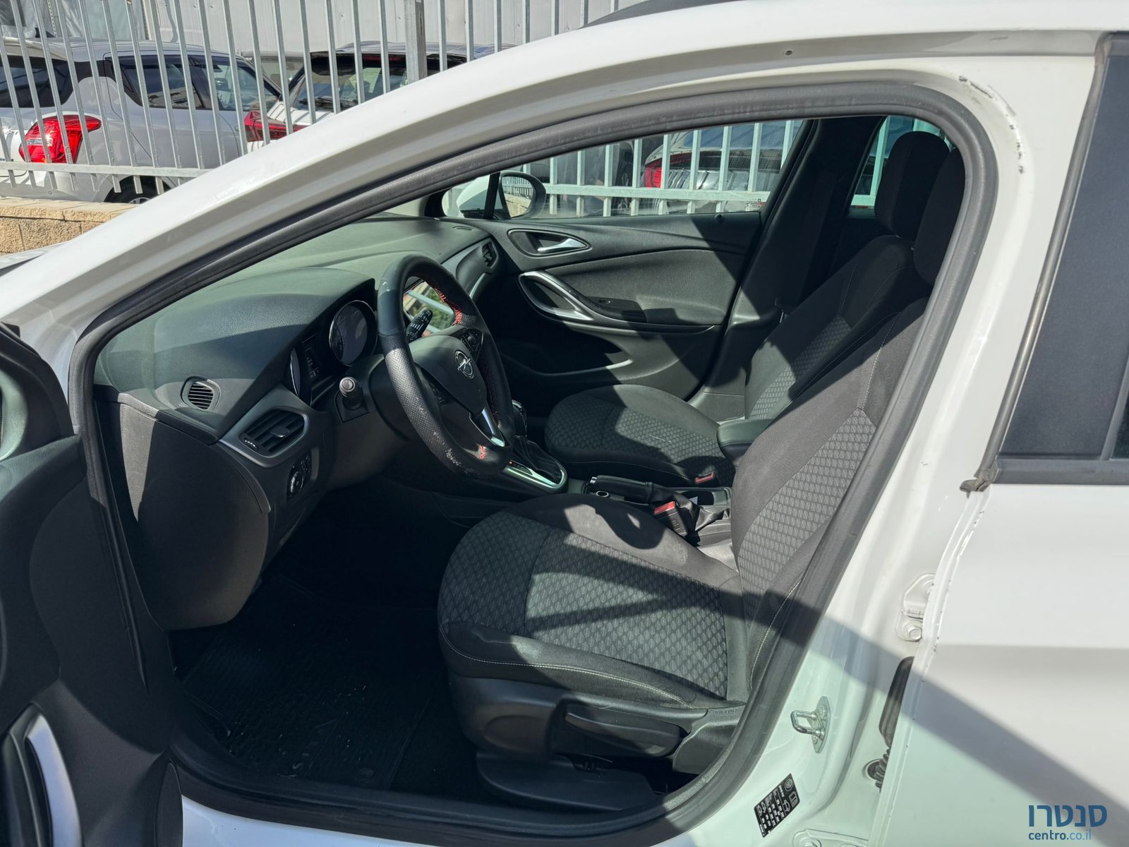 2017' Opel Astra photo #2