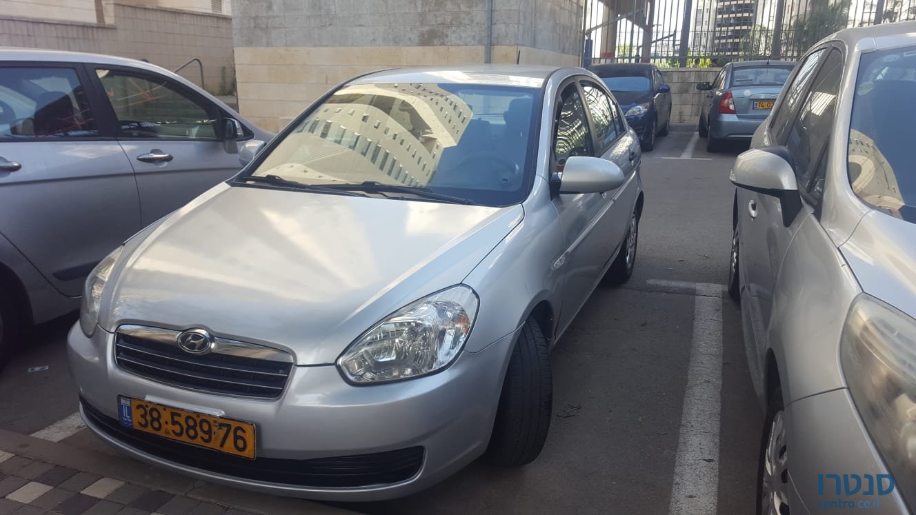 2011' Hyundai Accent photo #1