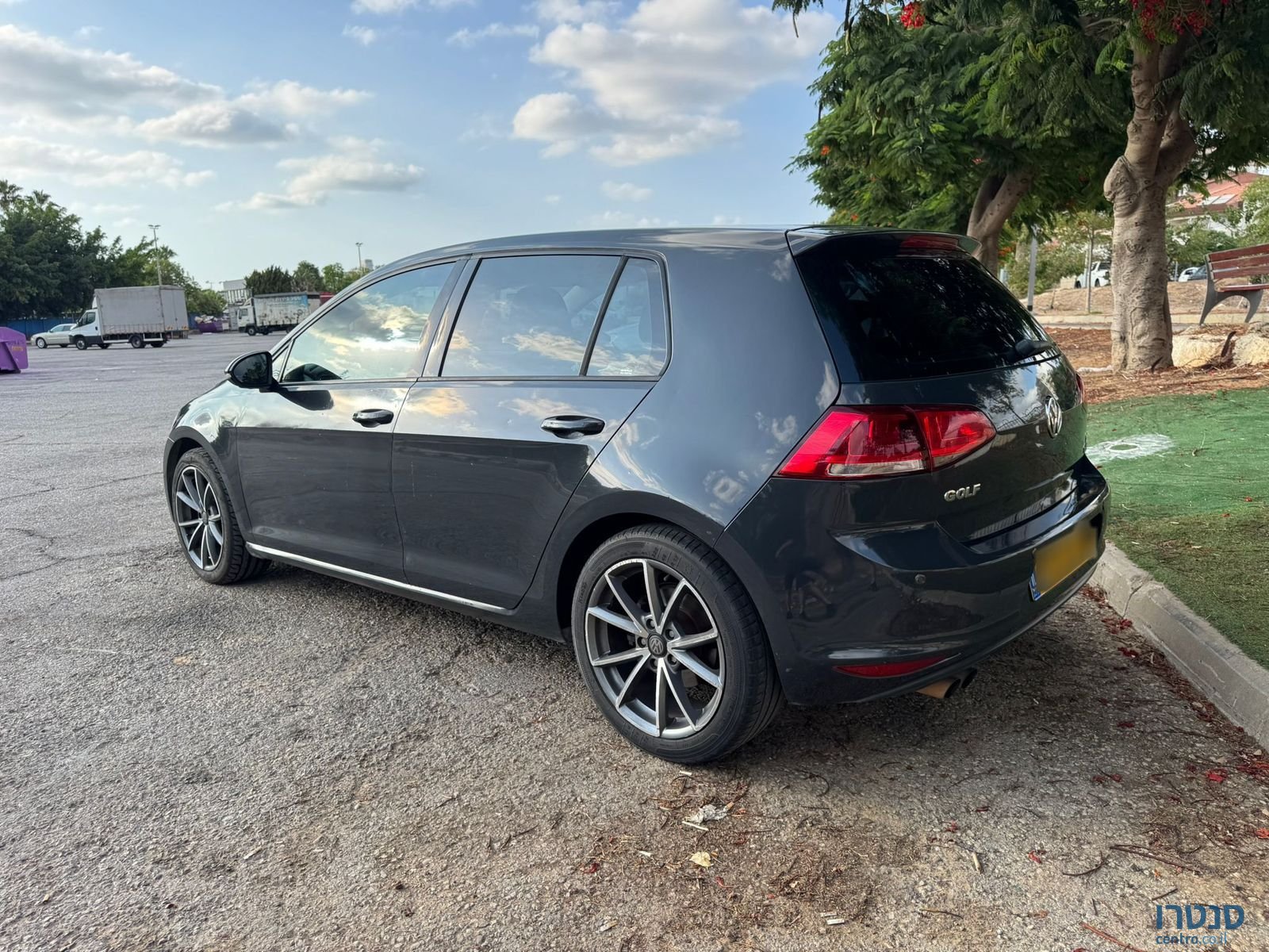 2015' Volkswagen Golf photo #5