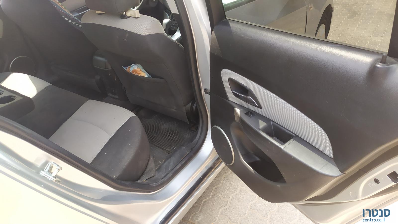 2011' Chevrolet Cruze photo #6