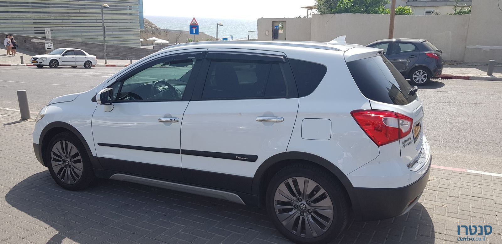 2015' Suzuki SX4 Krossover photo #5