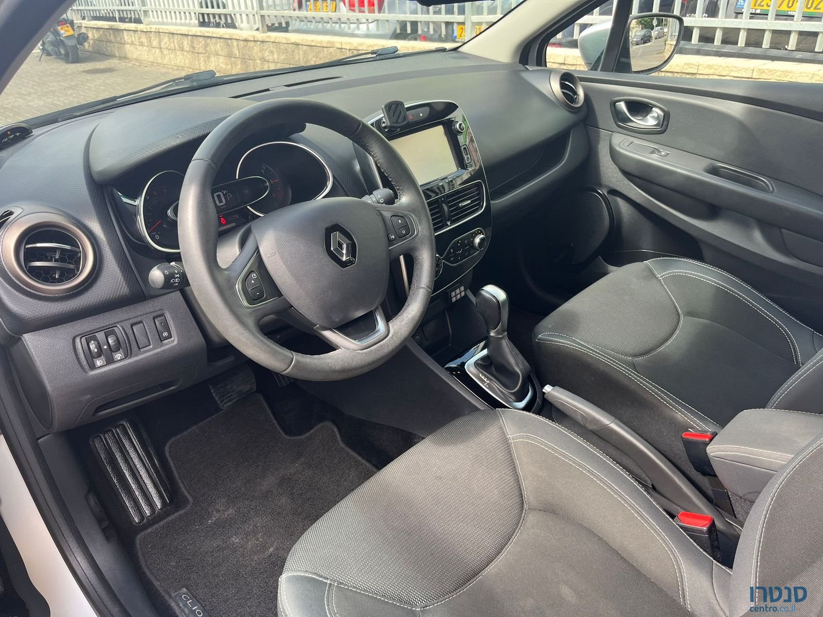 2017' Renault Clio photo #3