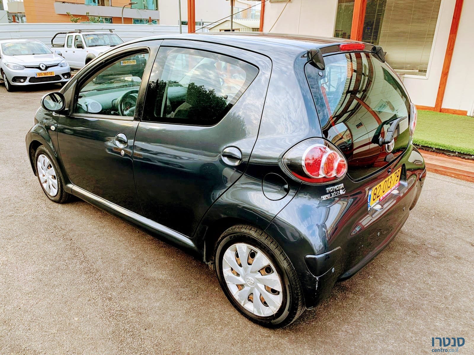 2012' Toyota Aygo photo #2