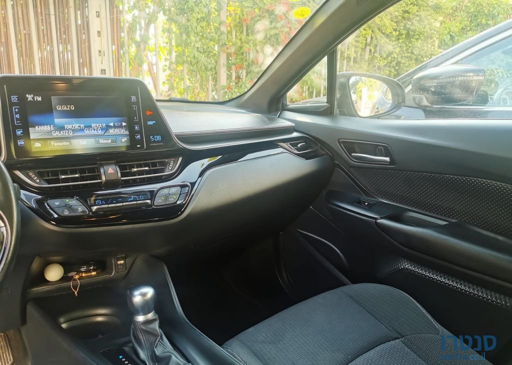 2019' Toyota C-HR טויוטה photo #1