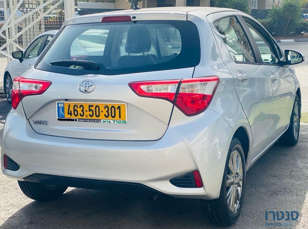2019' Toyota Yaris photo #2