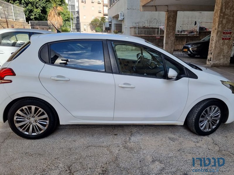 2016' Peugeot 208 פיג'ו photo #5