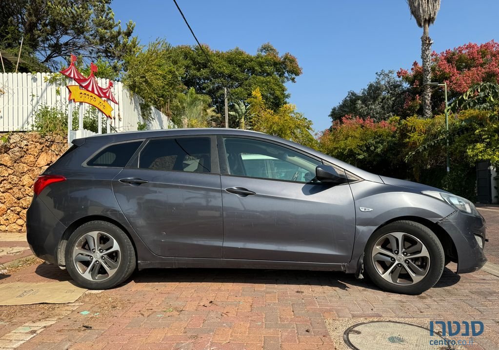 2016' Hyundai i30 יונדאי photo #1