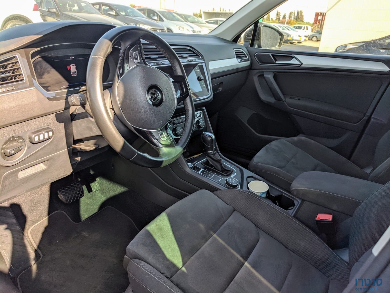 2018' Volkswagen Tiguan photo #3