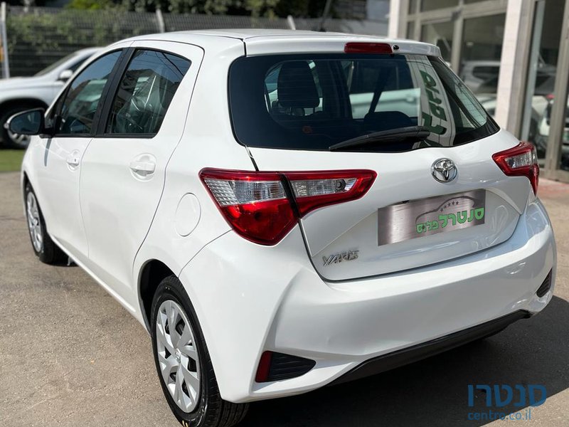 2019' Toyota Yaris photo #2