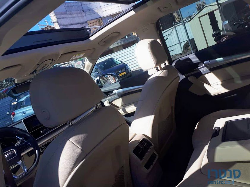 2017' Audi Q5 Luxury photo #4