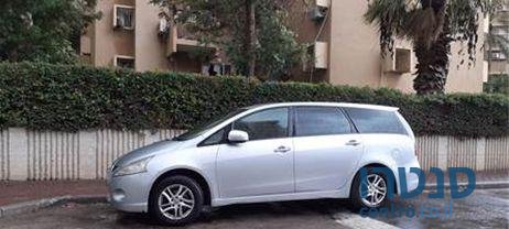2010' Mitsubishi Grandis מיצובישי גרנדיס photo #1