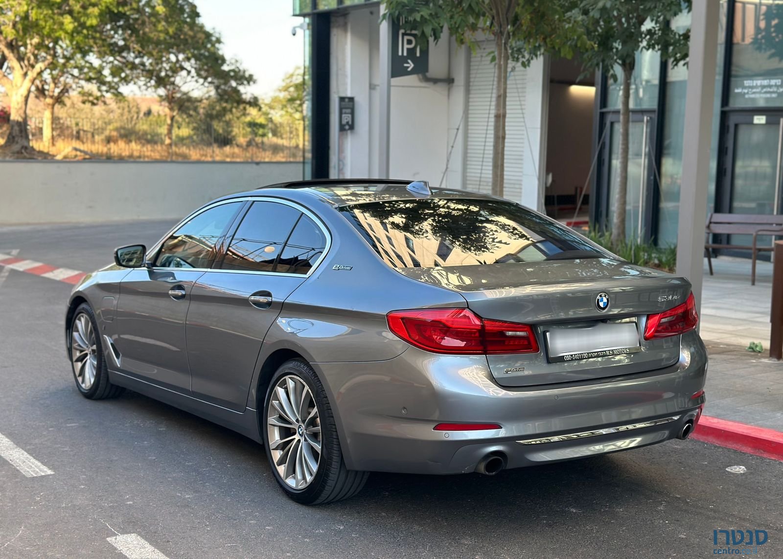 2018' BMW 5 Series ב מ וו סדרה 5 photo #5