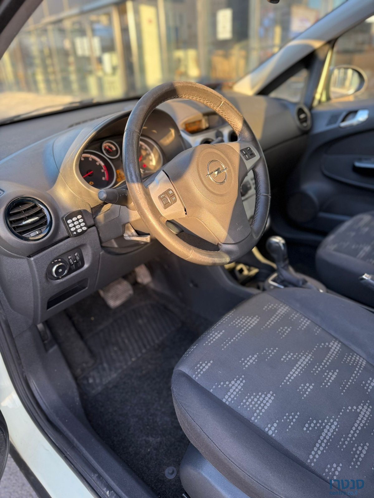 2013' Opel Corsa photo #3