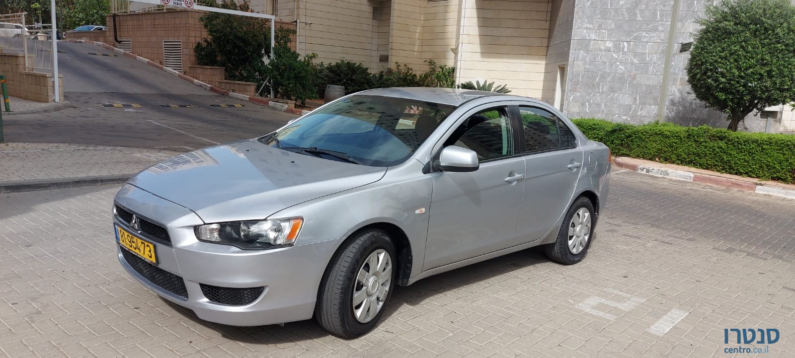 2010' Mitsubishi Lancer photo #1