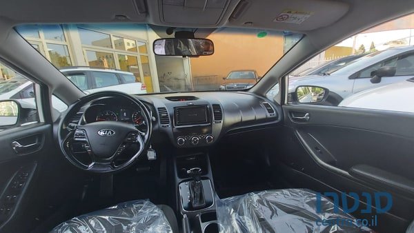 2017' Kia Forte photo #3