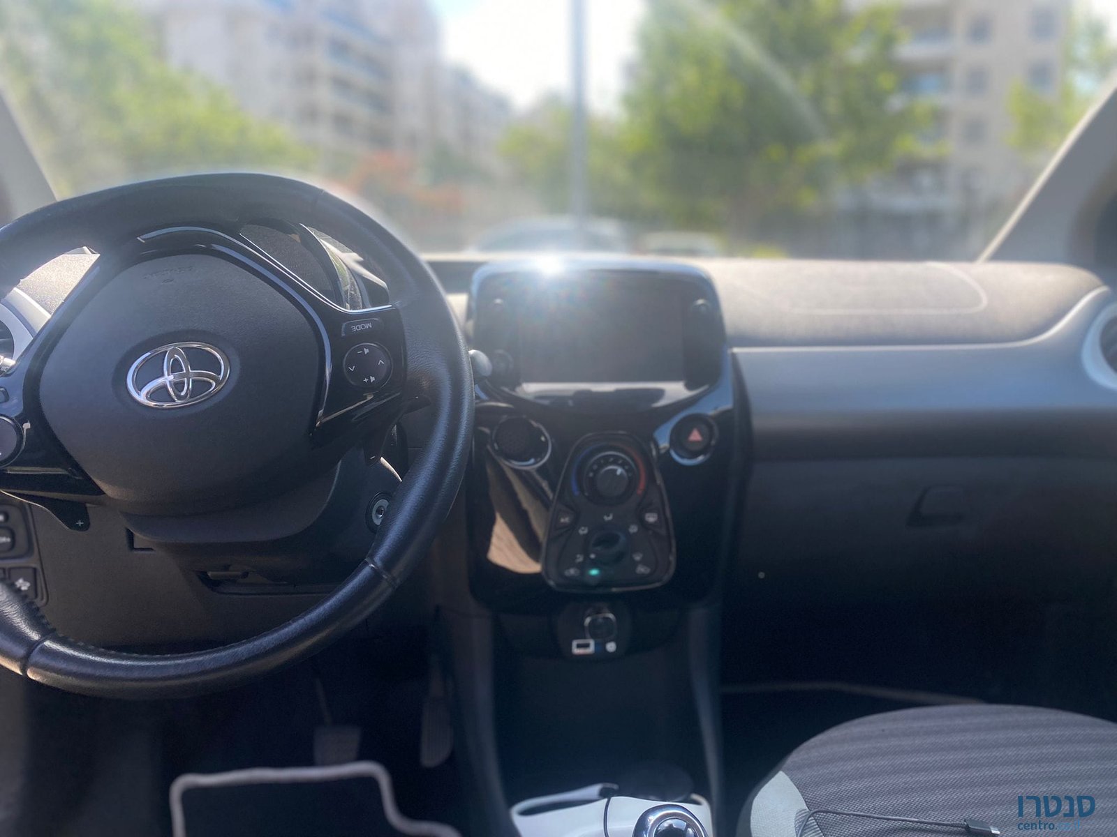 2020' Toyota Aygo GLX photo #5