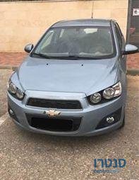 2011' Chevrolet Sonic האצ'בק photo #4