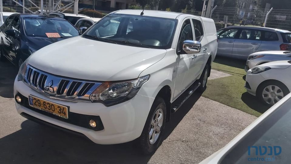 2015' Mitsubishi L 200 photo #1