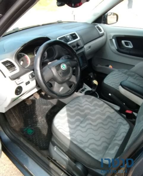 2010' Skoda Fabia סקודה פאביה photo #2