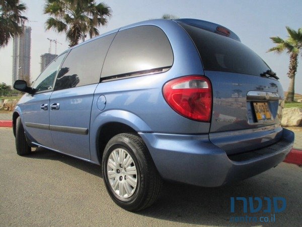 2007' Chrysler Town & Country photo #3