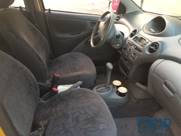 2002' Toyota Yaris photo #4