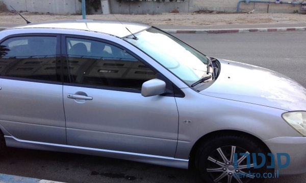 2005' Mitsubishi Lancer photo #2