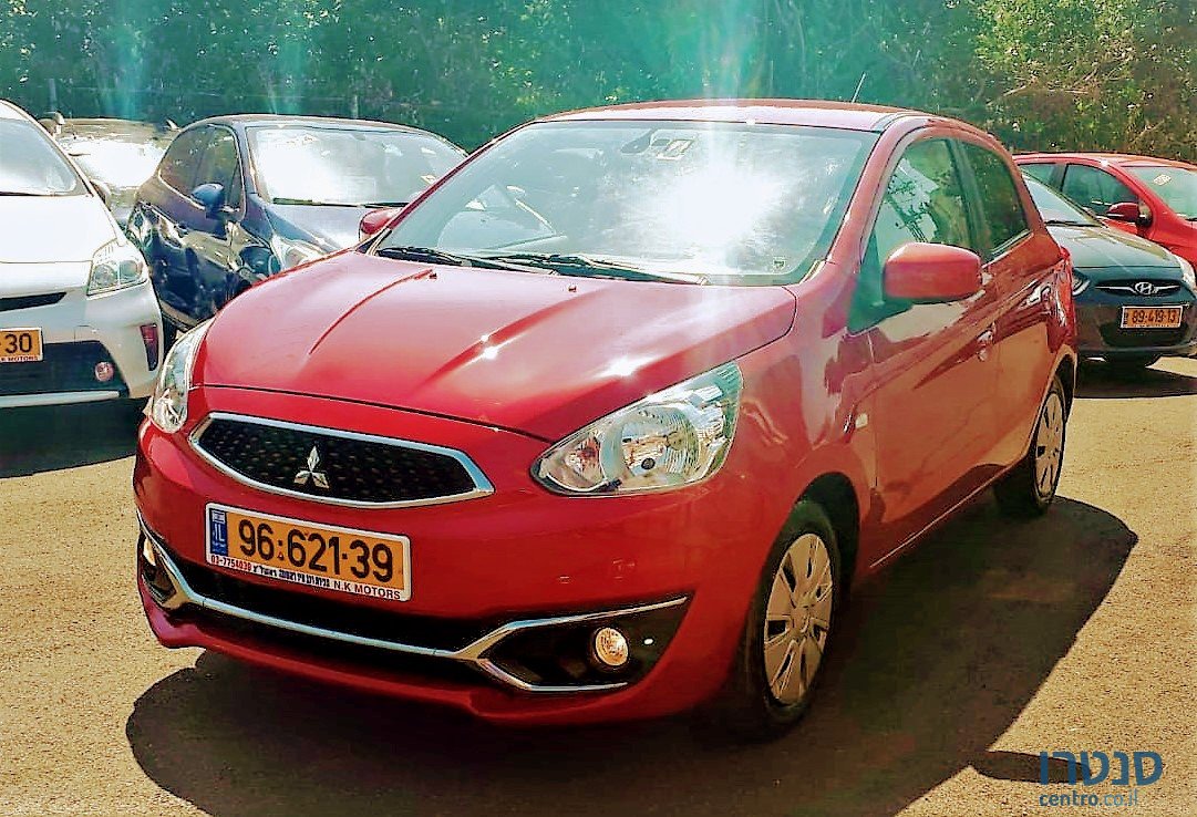 2017' Mitsubishi Space Star photo #2