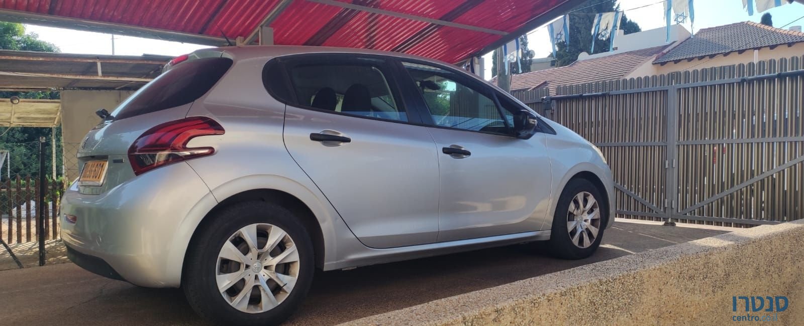 2018' Peugeot 208 פיג'ו photo #1